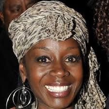 Akosua Busia esposa de John Singleton