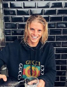 Alex Hayes (Australian surfer and model) amante de Elisha Herbert