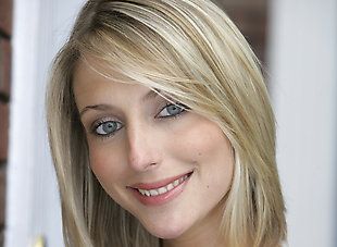 Ali Bastian novia de Kevin Sacre