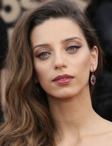 Angela Sarafyan novia de Rami Malek