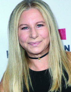 Barbra Streisand novia de Ryan O'Neal