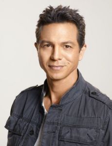 Benjamin Bratt novio de Jennifer Esposito