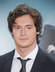 Benjamin Walker esposo de Kaya Scodelario