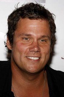 Bob Guiney esposo de Rebecca Budig