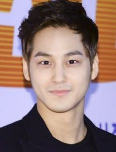 Kim Bum novio de Moon Geun-young