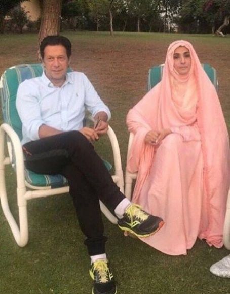 Bushra Bibi esposa de Imran Khan Niazi