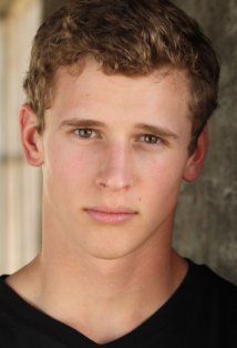 Cayden Boyd amante de Taylor Dooley