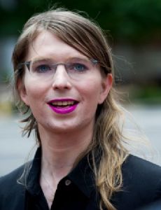 Chelsea Manning novia de Grimes