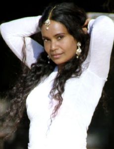 Chittra Sukhu esposo de Mario Van Peebles