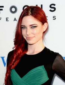 Chloe Dykstra amante de Robert Kazinsky