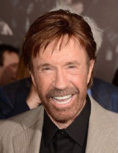 Chuck Norris amante de Jami Gertz