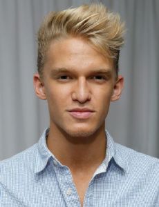 Cody Simpson novio de Sahara Ray