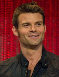 Daniel Gillies esposo de Rachael Leigh Cook