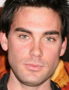 Drew Fuller novio de Sarah Carter