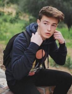 Dylan Summerall novio de Brec Bassinger