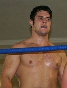 Eddie Edwards (wrestler) esposo de Alisha Inacio