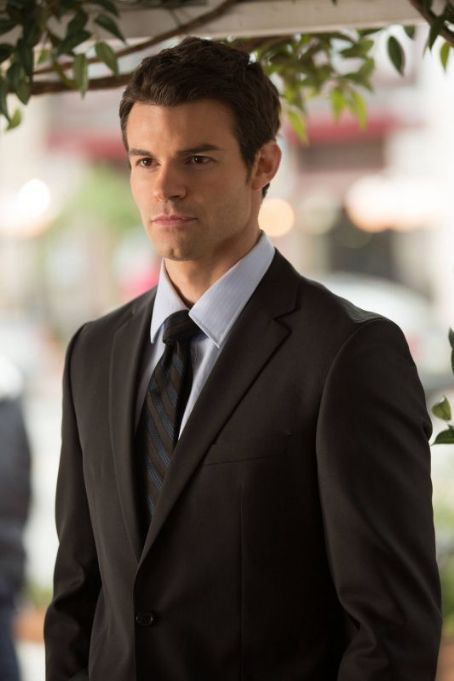 Elijah Mikaelson esposo de Rachael Leigh Cook