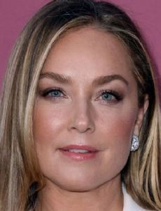 Elisabeth Röhm novia de Maxwell