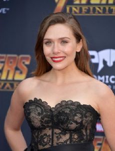 Elizabeth Olsen amante de Alexander Skarsgård