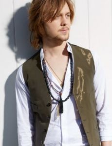 Ellington Ratliff esposo de Dani Leonard (I)