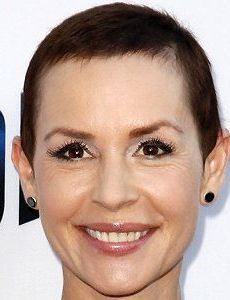 Embeth Davidtz esposa de Jason Sloane