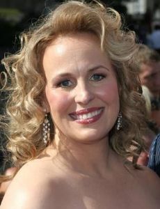 Genie Francis novia de Steve Guttenberg