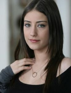 Hazal Kaya novia de Alper Saldiran