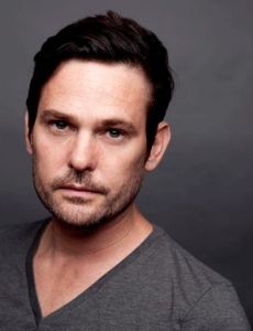 Henry Thomas amante de Drew Barrymore