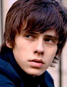 Jake Bugg novio de Roxy Horner