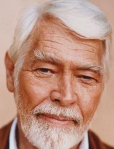 James Coburn novio de Lynsey de Paul