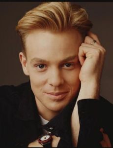 Jason Donovan novio de Denice D. Lewis