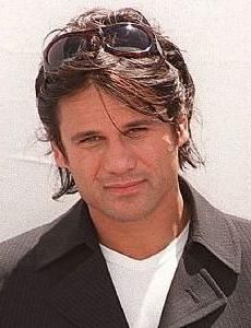 Jon Stevens (singer) novio de Jodhi Meares