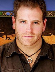 Josh Gates amante de Hallie Gnatovich