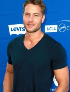 Justin Hartley esposo de Lindsay Hartley