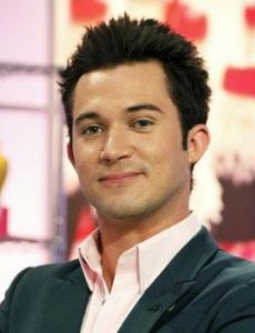 Justin Willman novio de Nicholle Tom