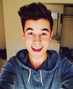 Kian Lawley novio de Meredith Mickelson