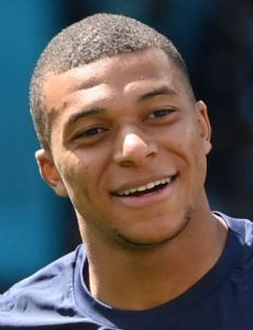 Kylian Mbappé novio de Alicia Aylies