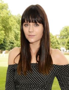 Lilah Parsons novia de Laurence Fox