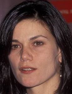 Linda Fiorentino esposa de John Byrum