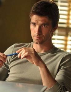 Lucas Bryant esposo de Kirsty Hinchcliffe