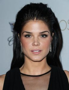 Marie Avgeropoulos novia de Taylor Lautner