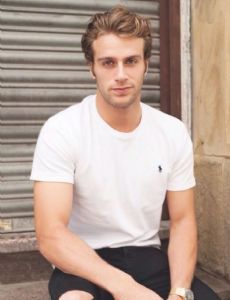 Max Morley amante de Naomi Ball (Reality TV)