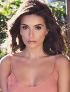 Mikaela Hoover novia de Nathan Fillion