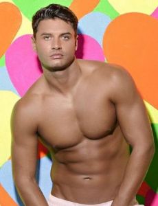 Mike Thalassitis novio de Megan McKenna