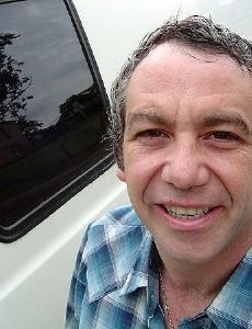 Mike Watt esposo de Kira Roessler