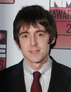 Miles Kane novio de Laura Whitmore