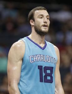 Miles Plumlee esposo de Catherine McNeil