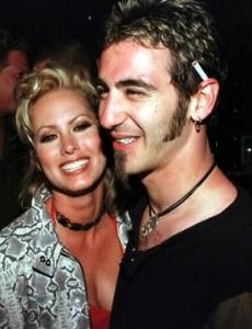 Miss Rebecca novia de Sully Erna