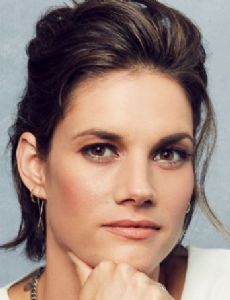 Missy Peregrym esposa de Zachary Levi