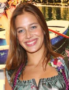 Nicole Poturalski novia de Brad Pitt